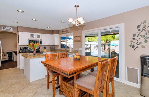Silverton Casa | Heated pool, hot tub, game room, family friendly, near entertainment!