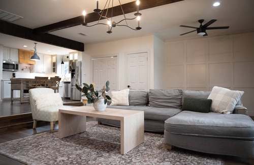 Little Forest Hills Casa | Heated pool, hot tub, large deck, pond, sleeps 7, Near Dallas Arboretum