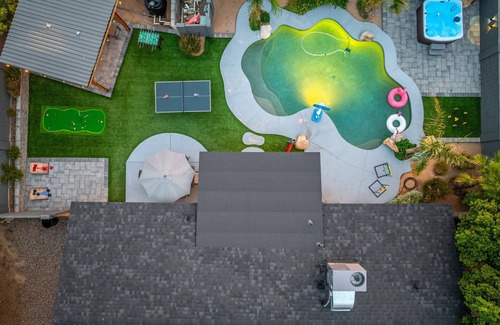 East Mesa Casa | Heated Pool~Hot Tub~Ping Pong~King Bed~Yard Games