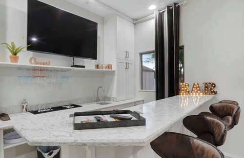 Peoria Casa | Heated Pool | Hot Tub | Pool Table | Putting Green | 5BR