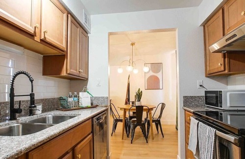 South Scottsdale Condominio | Heated Pool & Hot Tub-Walk to Old Town Condo!