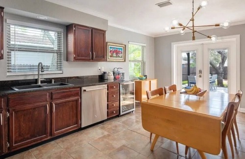 Tampa Casa | Heated Pool Island Oasis! 2 bedroom/2 bath in the heart of South Tampa.
