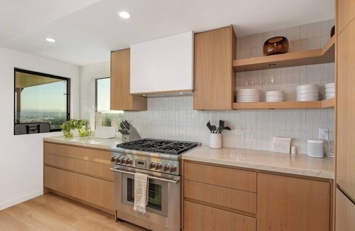 Mission Hills Casa | Heated Pool-Jacuzzi-King Bed-City Views-Chic Decor