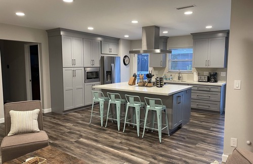 Downtown Casa | HEATED POOL & JACUZZI, QUIET, AIRY SPA LIKE BACKYARD, NEAR NEWPORT BEACH