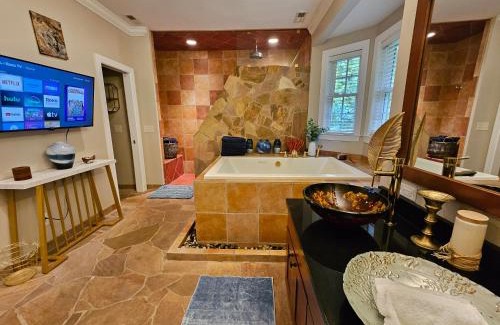 Winston - Salem Casa | Heated Pool l Indoor Jacuzzi Tubs I Arcade l Outdoor Hot Tub