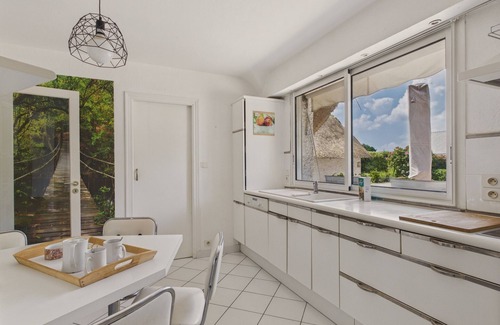 Pleuven Casa | Piscina climatizada, gran jardín, casa para 8