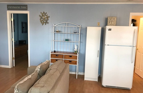 Ortley Beach Condominio | ¡Piscina temperada! 3 dormitorios al otro lado de la calle a la playa y al paseo marítimo.