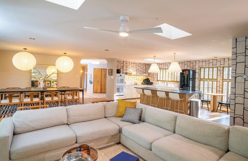 Albuquerque Casa | Heated pool open year round, Sleeps 14, 5 Bedroom/9 beds, Hot Tub, BBQ, BB court