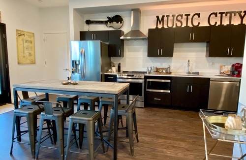 Edgehill Condominio | NUEVO Downtown️ Downtown LUXURY at ILLUME Parking Estacionamiento GRATUITO, PISCINA, CAMINATA a Honky Tonks