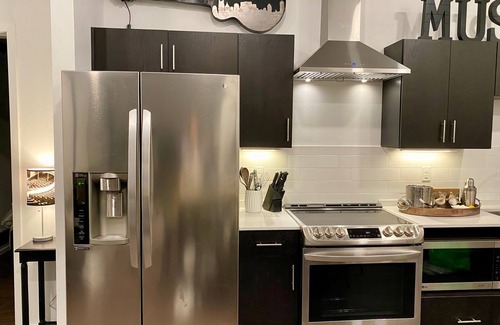 Edgehill Condominio | NUEVO Downtown️ Downtown LUXURY at ILLUME Parking Estacionamiento GRATUITO, PISCINA, CAMINATA a Honky Tonks