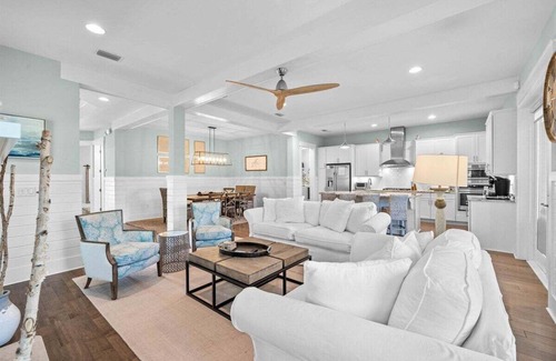 Santa Rosa Beach Casa | Heated Pool,Pickleball,Golf cart: Close to Seaside