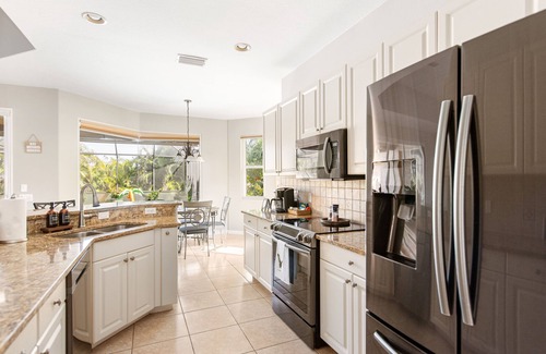 Pinehurst Casa | Heated Pool, Pool Table, 2 King Beds, Outdoor Oasis with TV, Fire Table/BBQ/WiFi