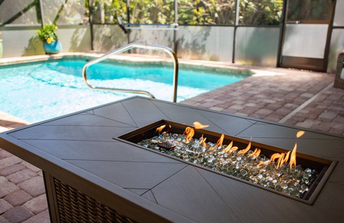 Pinehurst Casa | Heated Pool, Pool Table, 2 King Beds, Outdoor Oasis with TV, Fire Table/BBQ/WiFi