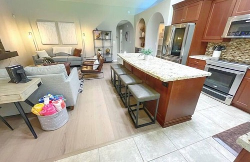 Paradise Park Vista Casa | Heated Pool, Putting Green & Arcades in LUXE Home! 3-mi to Waste Management Open