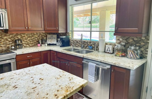 Paradise Park Vista Casa | Heated Pool, Putting Green & Arcades in LUXE Home! 3-mi to Waste Management Open