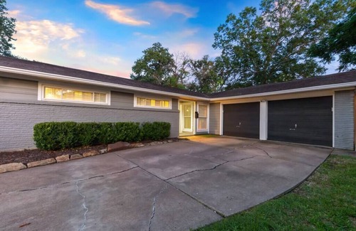 Woodlake - Briar Meadow Casa | Heated Pool Retreat 10min -> Galleria+Top Dining