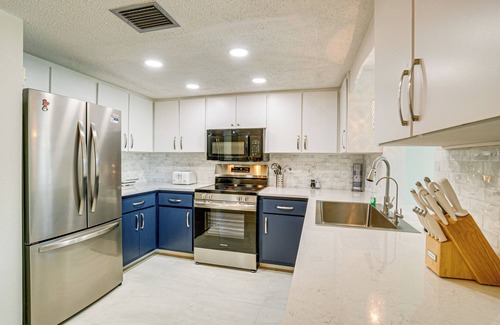 Oakland Hills Casa | Heated Pool & Spa: Canal-Front Home Near Beaches