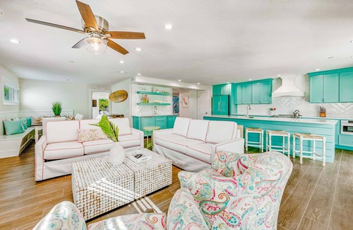 Siesta Key Village Casa | Heated Pool & Spa, Rooftop Deck for sunsets, Luxury Home for all ages!