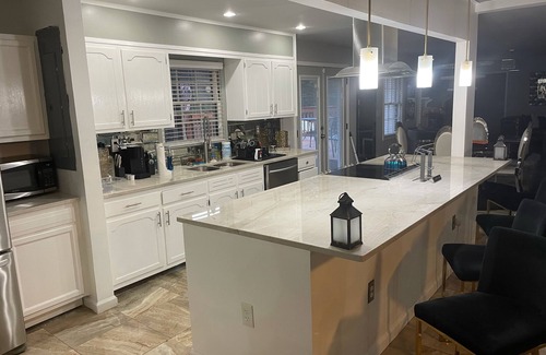 Riverdale Casa | HEATED POOL ~ THE WHITE HOUSE ATLANTA - MEZZANINE LEVEL