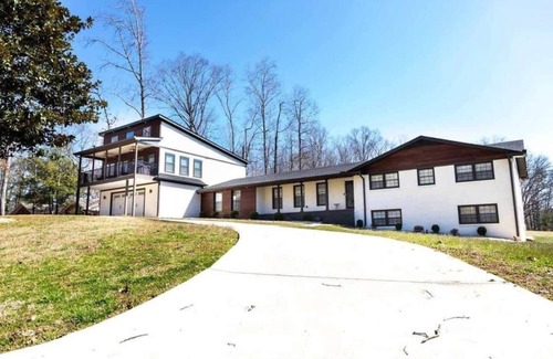 Riverdale Casa | HEATED POOL ~ THE WHITE HOUSE ATLANTA - TERRACE LEVEL