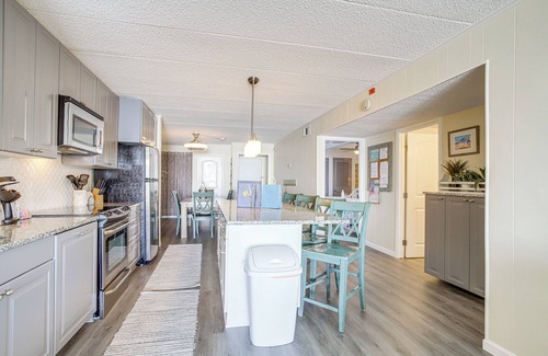 Midtown Ocean City Apartamento | Heated Pool + Views: Beachfront Ocean City Gem