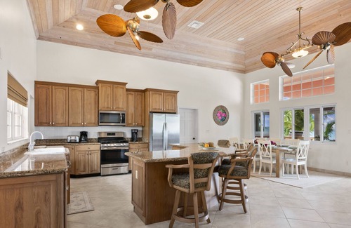 Farmer's Hill Casa | SWIM-UP POOL BAR w/ grill on Sandy, Secluded Beach Front! 2-Acre Palm Paradise!