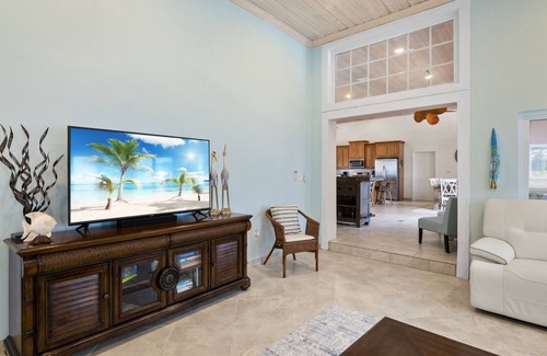 Farmer's Hill Casa | SWIM-UP POOL BAR w/ grill on Sandy, Secluded Beach Front! 2-Acre Palm Paradise!