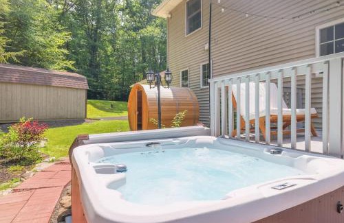 Stroudsburg Casa | Heated Private Pool Hot Tub Game Room Sauna
