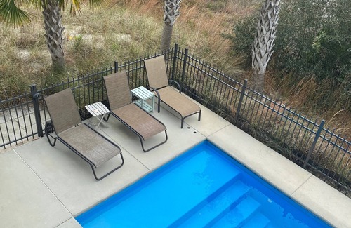 Surf Side Shores Casa | Piscina PRIVADA, vista al mar, se encuentra a 200 yardas de la playa en un entorno privado