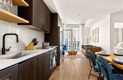 East Cesar Chavez Condominio | ~Heated Rooftop Pool~ 30th Floor Balcony DT View