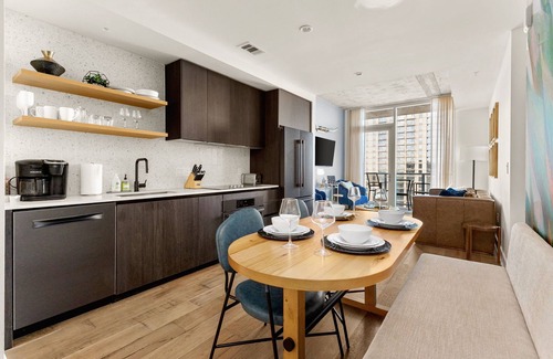 East Cesar Chavez Condominio | ~Heated Rooftop Pool~ 30th Floor Balcony DT View