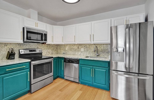 South Middle River Casa | 2 Bedroom \ 2 bath \ heated Salt Water Pool Family Fun & Pet Friendly