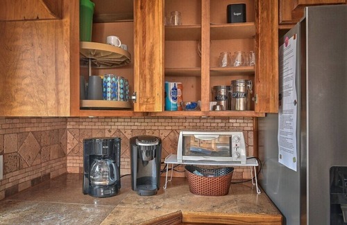 Independence Casa | Heated Salt Water Pool and Large Home l Spring Break! Close to Soccer + Royals
