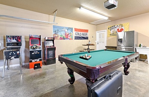 Azle Casa | Heated Swim Spa, Hot Tub, Sauna, Pickleball, Arcades, 2 game rooms, Hoops!