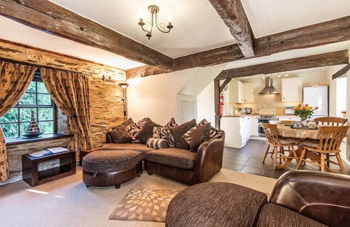 Boncath Cabaña | Heather Cottage - a chocolate box two bedroom cottage with lovely view over the front lawns and exce