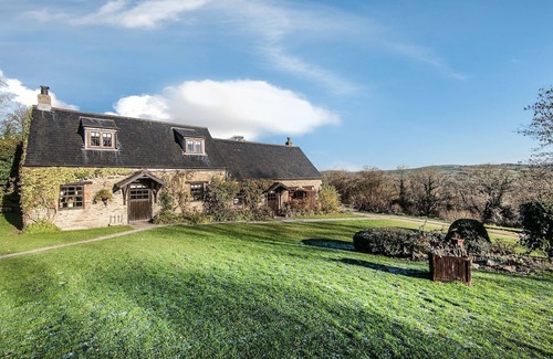 Boncath Cabaña | Heather Cottage - a chocolate box two bedroom cottage with lovely view over the front lawns and exce