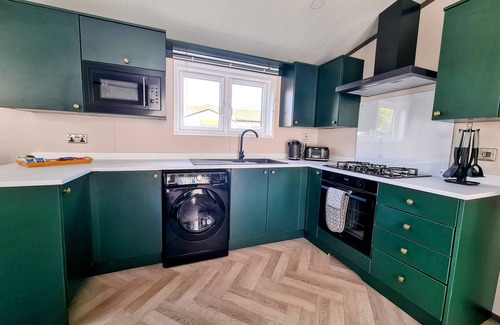 Woodhall Spa Cabina | Heather William Lodge in Woodhall Spa. Perfect for Couples, Families, and Pets!