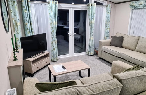 Woodhall Spa Cabina | Heather William Lodge in Woodhall Spa. Perfect for Couples, Families, and Pets!