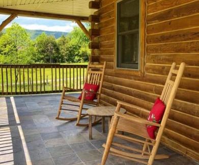 Luray Casa | Heaven Can Wait - with hot tub!