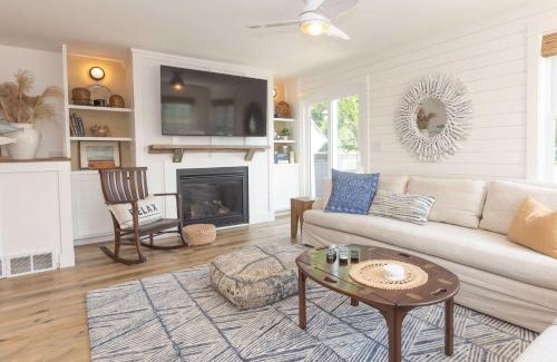 Fontana-on-Geneva Lake Casa | Heaven on Earth 2 BDR Fontana Flat Walk to Lake