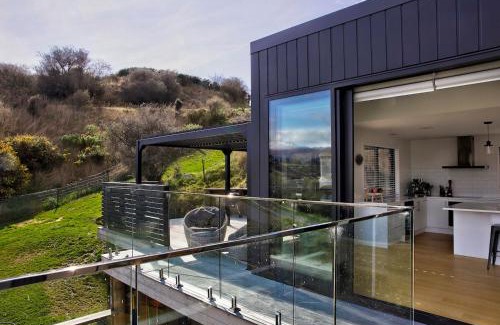 Lower Shotover Casa | Heaven on Noble - Luxury Family Home - Swimming Pool
