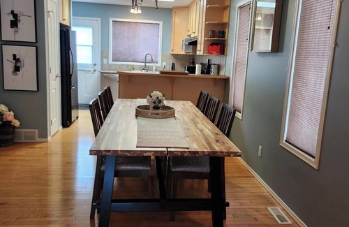 Airdrie Casa | Heavenly Cozy Place Spacious 5-Bedroom Family Home — Perfect for Groups!