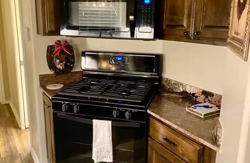 Canton Cabina | Heavenly Escape in the Forest- Under the Stars-Tiny Home near Canton, Tx