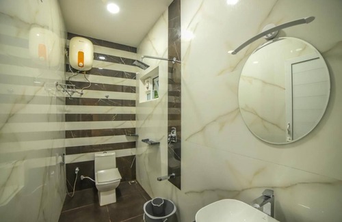 Kotagiri Cama Y Desayuno | Heavenly Hills | Hill View Resort | 4 Bedroom | Attached Living and Balcony
