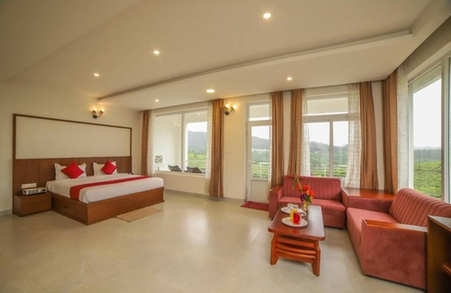 Kotagiri Cama Y Desayuno | Heavenly Hills | Hill View Resort | 4 Bedroom | Attached Living and Balcony