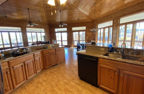 Edgemont Cabaña | Heavenly Lake View Cottage on Greers Ferry Lake