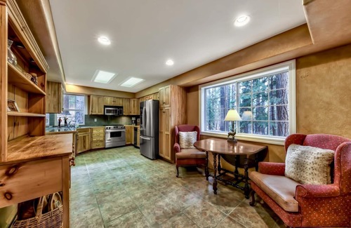 South Lake Tahoe Casa | Heavenly Mountain Gem - 2 cuadras de Heavenly Ski Lodge, jacuzzi,