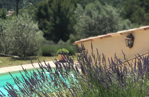 Callas Villa | Heavenly residence tween GorgesduVerdon and St-Tropez, Villa OliveYou. AC/ e-charging pole!