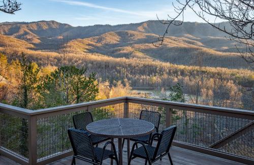 Gatlinburg - Pigeon Forge Chalet De Esquí | Heavenly View, Hot Tub, 3 King Beds, Pool Table
