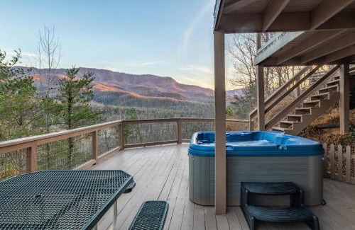Gatlinburg - Pigeon Forge Chalet De Esquí | Heavenly View, Hot Tub, 3 King Beds, Pool Table